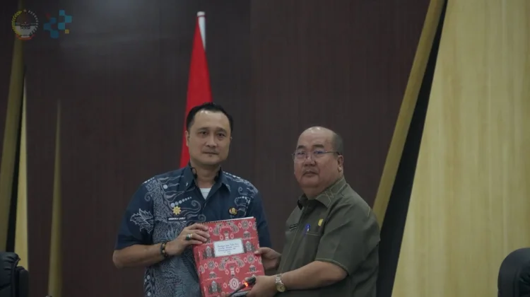 Sekda Gunungsitoli Hadiri Rapat Paripurna DPRD