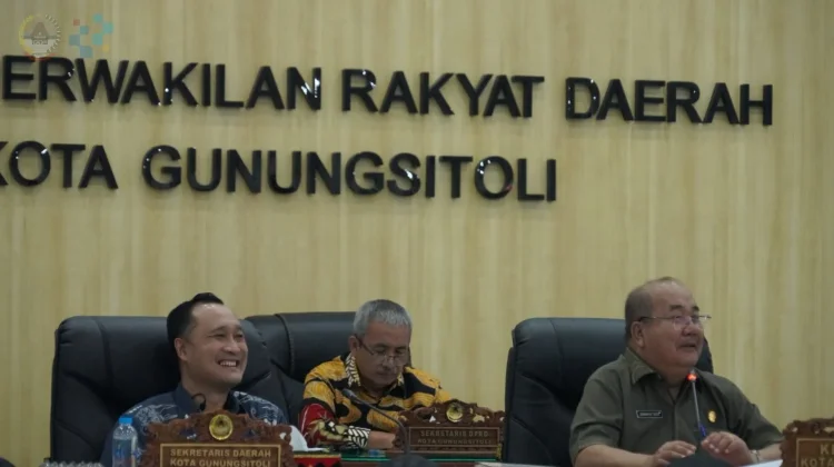 Sekda Gunungsitoli Hadiri Rapat Paripurna DPRD