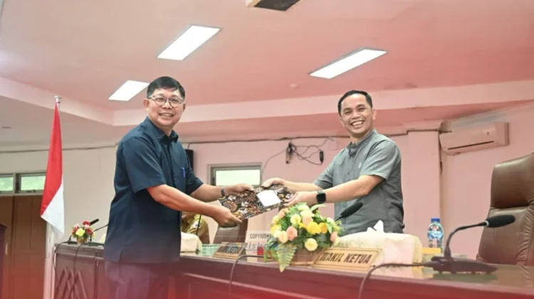 Rapat Paripurna DPRD Kabupaten Nias dalam rangka Penyampaian Laporan Reses