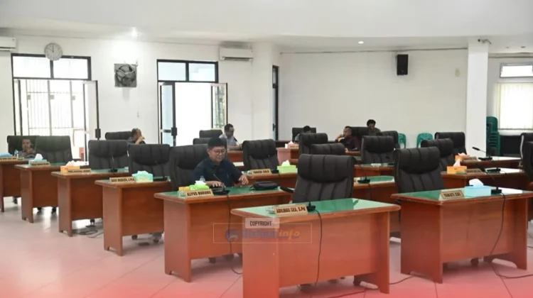 Rapat Paripurna DPRD Kabupaten Nias dalam rangka Penyampaian Laporan Reses