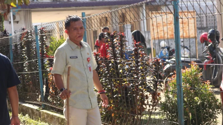 Aksi Bersih-bersih di Lingkungan kantor Diskomino Gunungsitoli