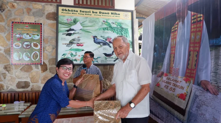 Momen Hari Ulang Tahun ke-85 Pastor Johannes