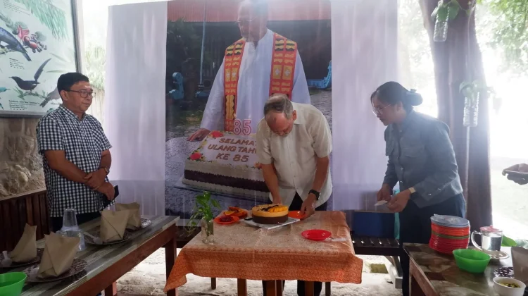 Momen Hari Ulang Tahun ke-85 Pastor Johannes