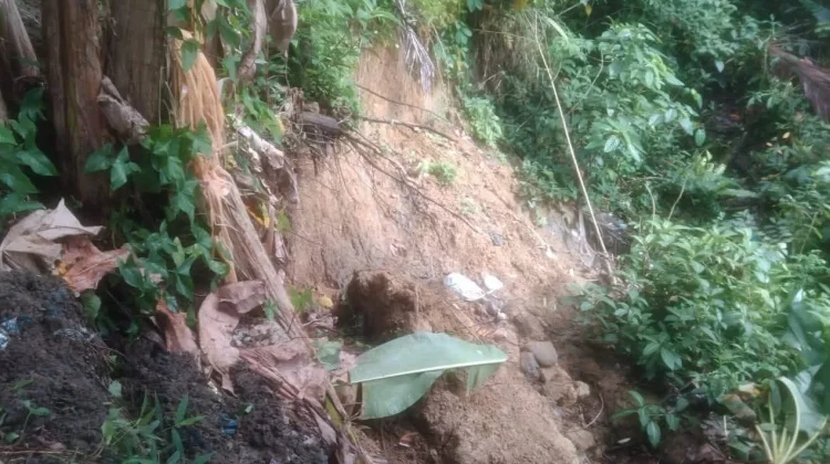 Hujan Deras, Rumah Dinas Pendeta Jemaat Hilinakhe Alami Longsor