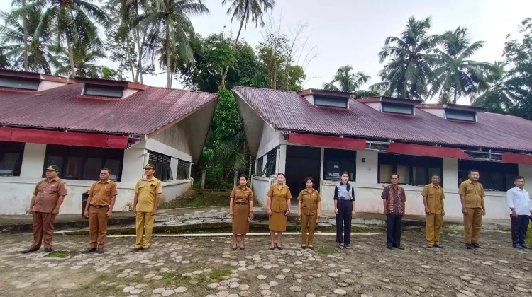 Kadis Lingkungan Hidup Nias Utara Buka Tahun Ajaran Baru  di SDN 076681 Bahosea