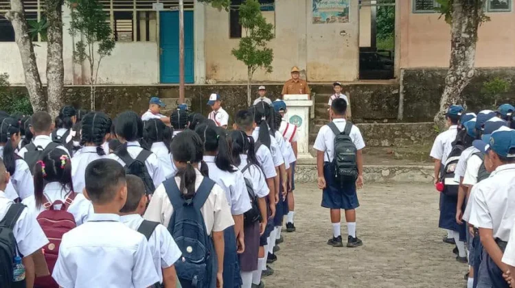 Asisten Ekonomi dan Pembangunan Setda Nias Utara Buka MPLS 2026/2027 di SMPN 1 Alasa