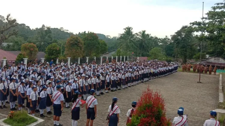 Asisten Ekonomi dan Pembangunan Setda Nias Utara Buka MPLS 2026/2027 di SMPN 1 Alasa