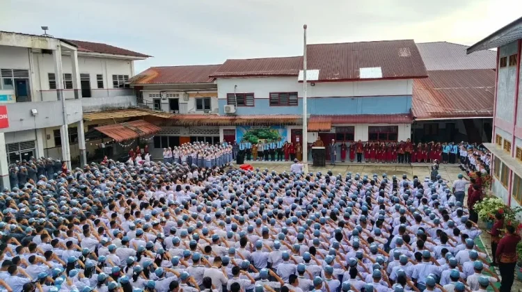 Hari Pertama Masuk Sekolah, Siswa Siswi Pembda Nias Ikuti Upacara Bendera