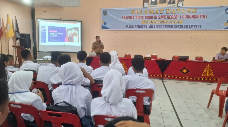 Siswa Baru SMK Negeri 1 Gunungsitoli Ikuti MPLS