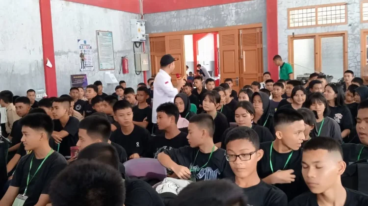 Sosialisasi KIE Menghadapi Bencana di SMK Swasta Pemda Nias