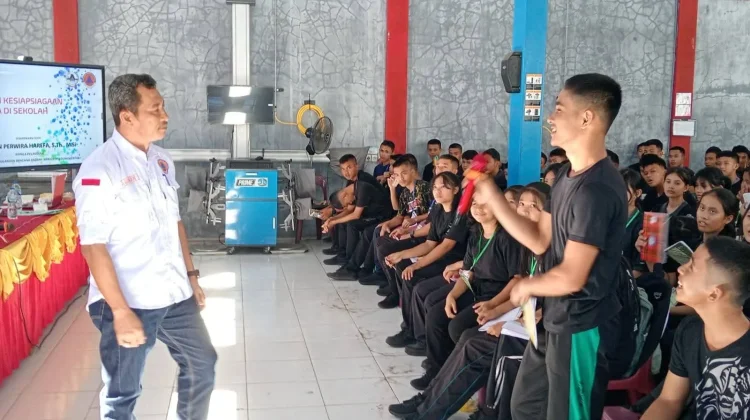 Sosialisasi KIE Menghadapi Bencana di SMK Swasta Pemda Nias