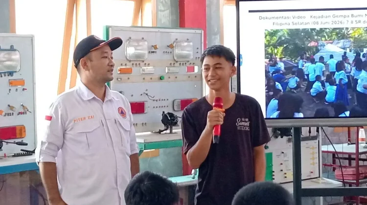 Sosialisasi KIE Menghadapi Bencana di SMK Swasta Pemda Nias