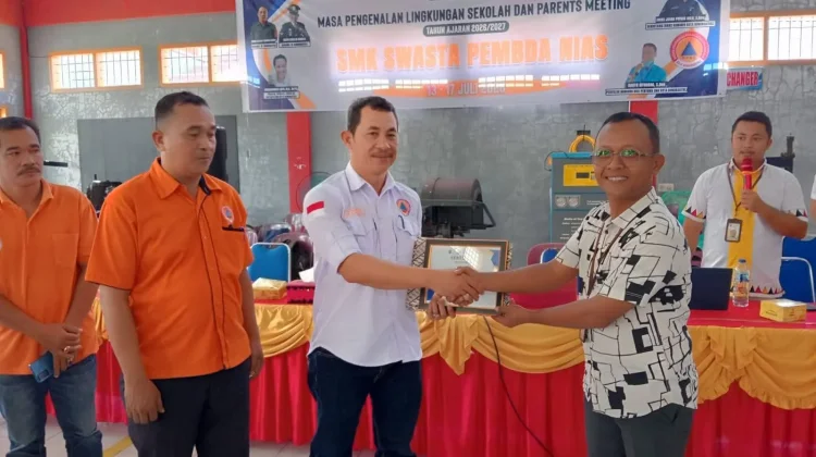 Sosialisasi KIE Menghadapi Bencana di SMK Swasta Pemda Nias