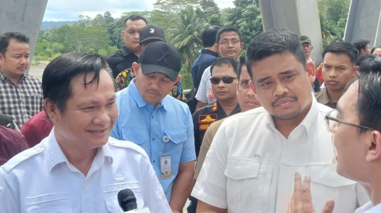 Gubernur Bobby Disambut Hangat oleh Warga Nias Barat