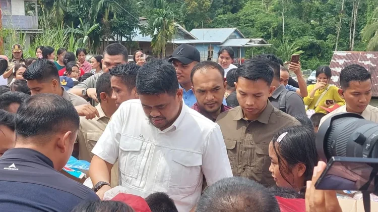 Gubernur Bobby Disambut Hangat oleh Warga Nias Barat