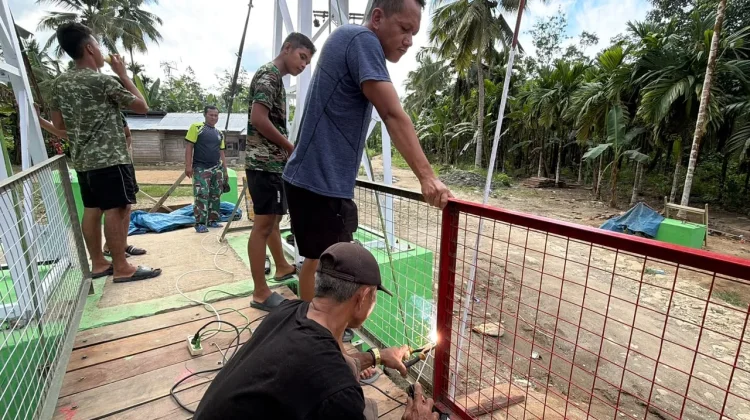Pembangunan Jembatan Gantung Sungai Hou Capai Progres 92 Persen