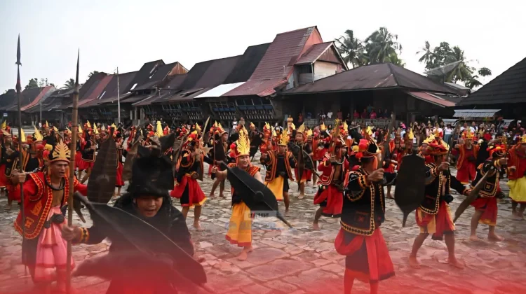 Kunjungan Bobby dan Dubes Prancis di Desa Wisata Bawomataluo