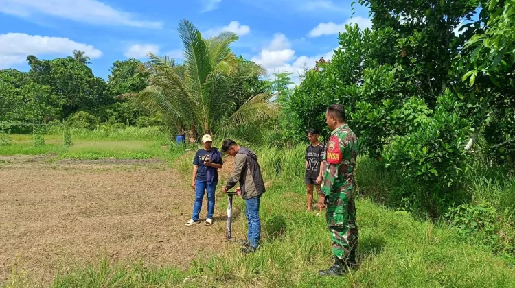 Satgas Karbak TNI AD Layani Sumur Bor Air Bersih di Pantai Asuhan API
