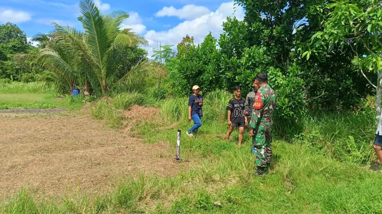 Satgas Karbak TNI AD Layani Sumur Bor Air Bersih di Pantai Asuhan API