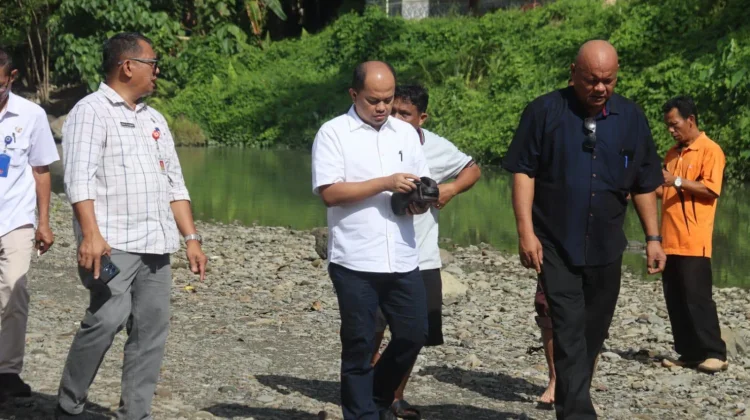 Stafsus Mendagri Tinjau Kondisi Sungai Esiwa Penghubung Tuhenakhe 1 dengan Esiwa
