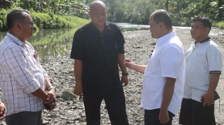 Stafsus Mendagri Tinjau Kondisi Sungai Esiwa Penghubung Tuhenakhe 1 dengan Esiwa