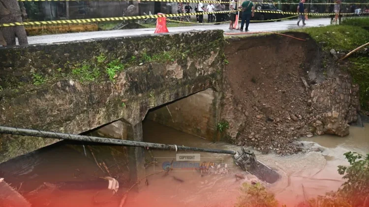 Bupati Nias Tinjau Lokasi Bencana Akibat Hujan Deras