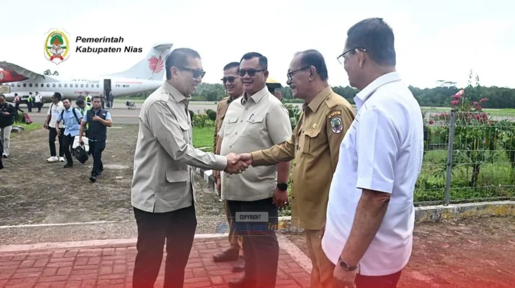 Menteri Kebudayaan Republik Indonesia Tiba di Kepulauan Nias