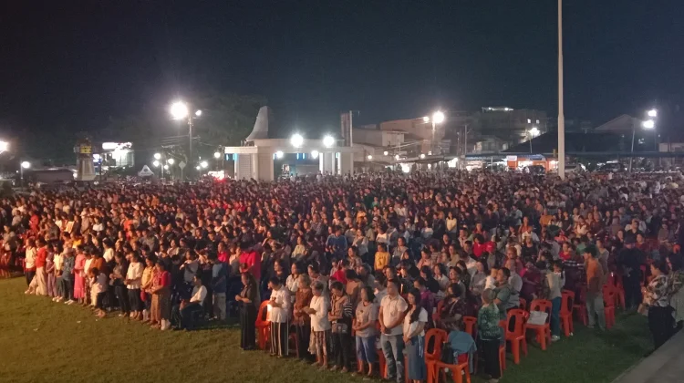 Umat Nasrani Ikuti Kebaktian Pembaharuan Iman di Alun Alun Gunungsitoli