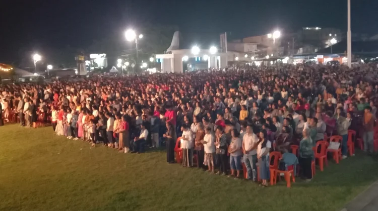 Umat Nasrani Ikuti Kebaktian Pembaharuan Iman di Alun Alun Gunungsitoli