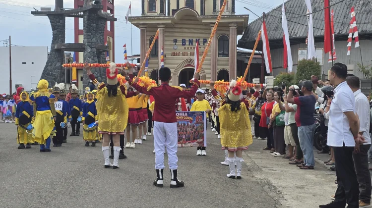 Parade Lomba Drumband Sambut HUT Ke-81 Kemri di Kota Gunungsitoli
