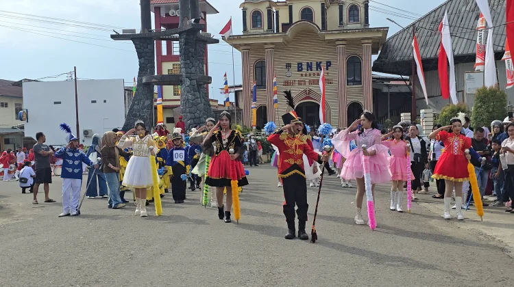 Parade Lomba Drumband Sambut HUT Ke-81 Kemri di Kota Gunungsitoli