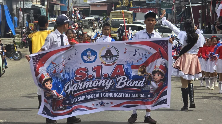 Parade Lomba Drumband Sambut HUT Ke-81 Kemri di Kota Gunungsitoli