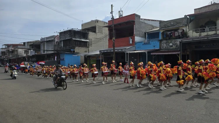 Parade Lomba Drumband Sambut HUT Ke-81 Kemri di Kota Gunungsitoli