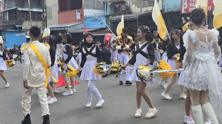 Parade Lomba Drumband Sambut HUT Ke-81 Kemri di Kota Gunungsitoli