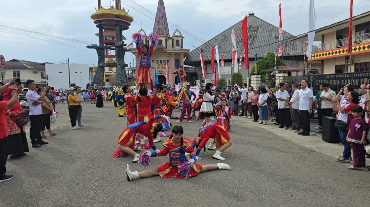 Parade Penghormatan Peserta Lomba Drumband Sekota Gunungsitoli