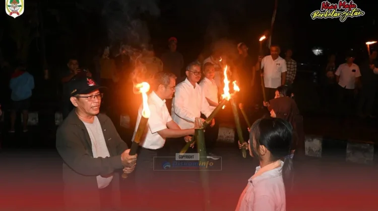 Pawai Obor Memeriahkan HUT ke-81 Kemri di Kabupaten Nias
