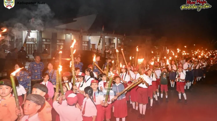 Pawai Obor Memeriahkan HUT ke-81 Kemri di Kabupaten Nias