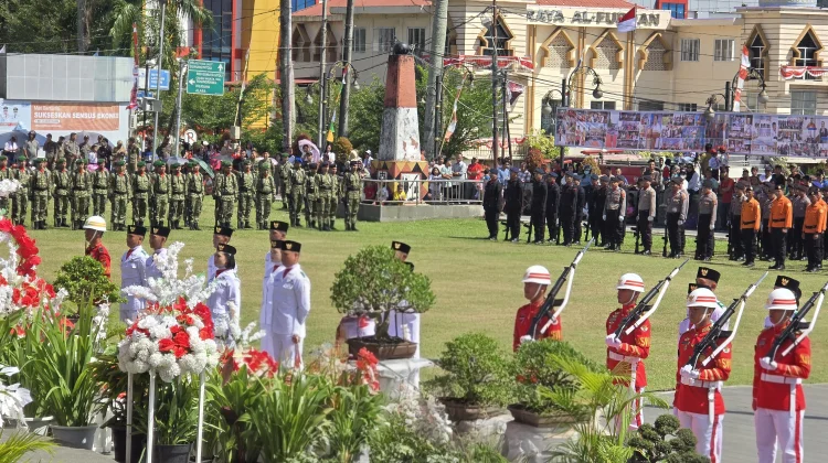 Pengibaran Bendera Merah Putih oleh Paskibraka Kota Gunungsitoli