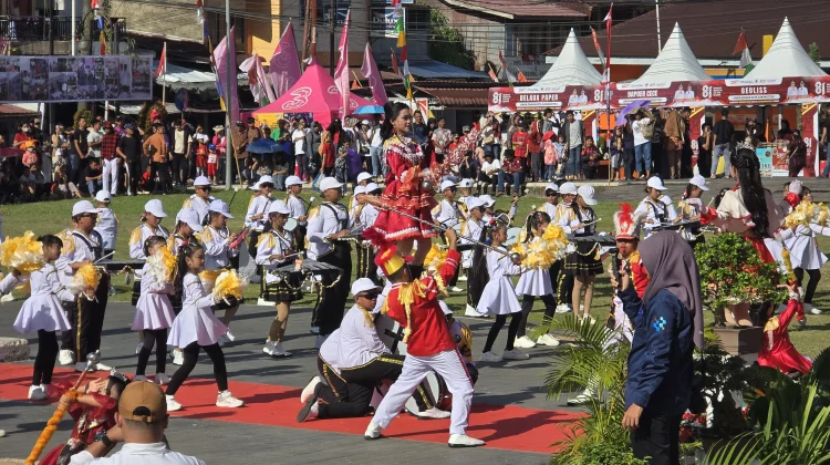 Drumband SD Negeri 070974 Gunungsitoli Rayakan Kemerdekaan Republik Indonesia