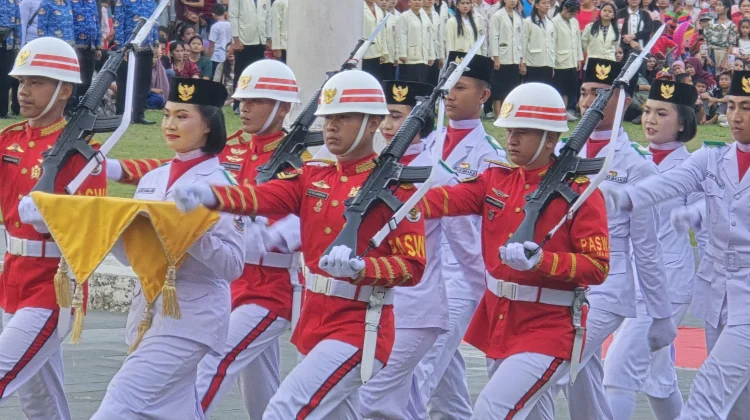 Penurunan Bendera di Lapangan Merdeka Gunungsitoli
