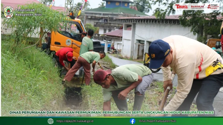Cegah Genangan Air, Dinas Perkim-LH Nias Bersihkan Drainase di Idanogawo
