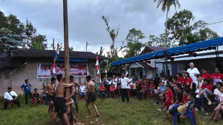 Warga Desa Hilinakhe Rayakan HUT Ke-81 Kemri
