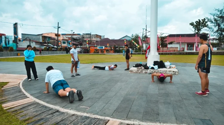 Atlet Kota Gunungsitoli Jalani Tes Fisik di Lapangan Merdeka