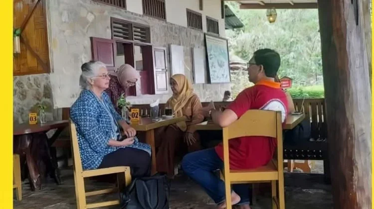 Museum Pusaka Nias Sambut Kunjungan Kehangatan Keluarga Dokter Bago
