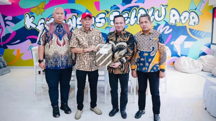 Bupati Nias Barat Temui Wamensos