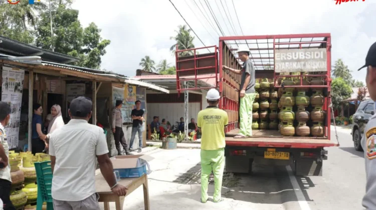 Pemkot Gunungsitoli Gelar Operasi Pasar LPG 3Kg di Desa Afia