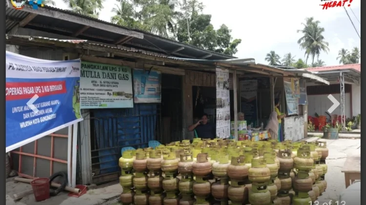 Pemko Gunungsitoli Salurkan 560 Tabung LPG 3 Kg di Desa Afia