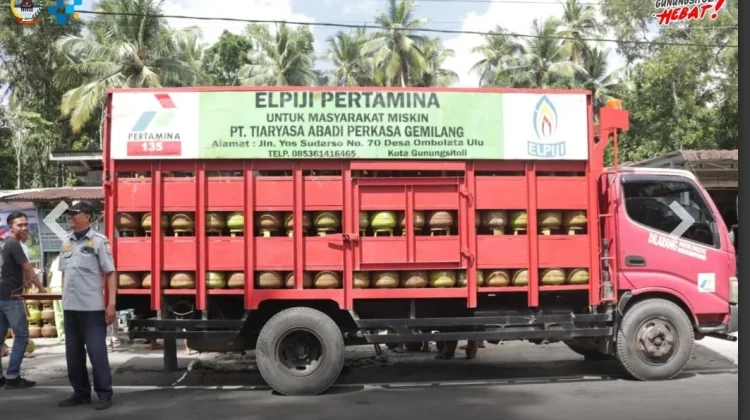Pemko Gunungsitoli Salurkan 560 Tabung LPG 3 Kg di Desa Afia