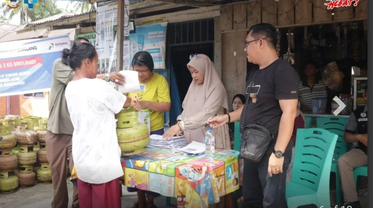 Pemko Gunungsitoli Salurkan 560 Tabung LPG 3 Kg di Desa Afia
