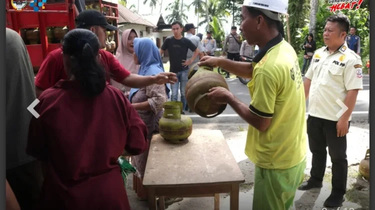 Pemko Gunungsitoli Salurkan 560 Tabung LPG 3 Kg di Desa Afia